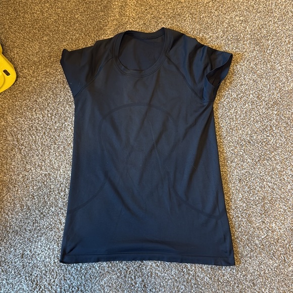Lululemon Black Short Sleeve Silverescent Top Run Swiftly - Picture 3 of 3